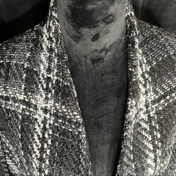 Mid-length Tweed Jacket - Picture 9 of 10